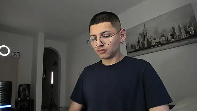 a lejandro 0 8 online show from 03/14/25, 09:03