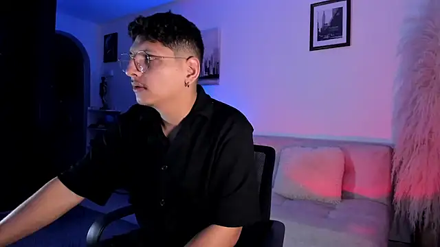 a lejandro 0 8 online show from 11/19/25, 03:56