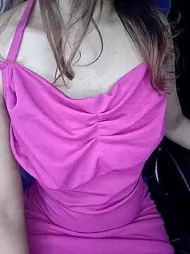 Snapshot of Leeeezzzz_roy chatting on 10/18/25, 02:47 Leeeezzzz roy online show from 10/18/25, 02:47