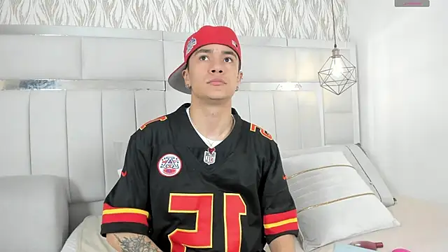 Snapshot of 1m_Joel chatting on 11/16/25, 04:40 1m Joel online show from 11/16/25, 04:40