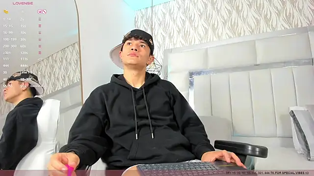 Snapshot of 1m_Joel chatting on 12/16/25, 04:50 1m Joel online show from 12/16/25, 04:50