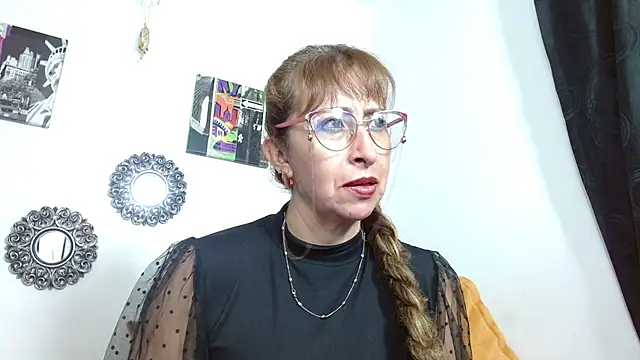 Snapshot of Wiktoria_Brownx chatting on 03/11/25, 03:59 Wiktoria Brownx online show from 03/11/25, 03:59