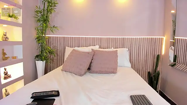 EmmilyCollson online show from 12/03/25, 05:11