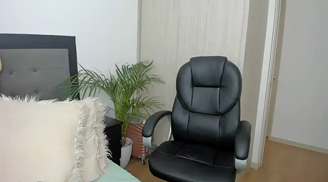 Snapshot of charlotte_tiller chatting on 12/11/24, 08:39 charlotte tiller online show from 12/11/24, 08:39