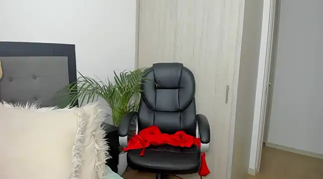 Snapshot of charlotte_tiller chatting on 12/12/24, 12:05 charlotte tiller online show from 12/12/24, 12:05