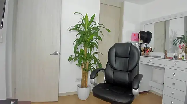 Snapshot of charlotte_tiller chatting on 01/18/25, 08:40 charlotte tiller online show from 01/18/25, 08:40