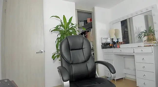 Snapshot of charlotte_tiller chatting on 02/01/25, 11:48 charlotte tiller online show from 02/01/25, 11:48