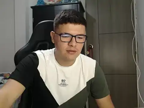 Plug Control online show from 03/04/25, 08:49