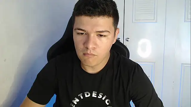 Plug Control online show from 09/13/25, 07:24