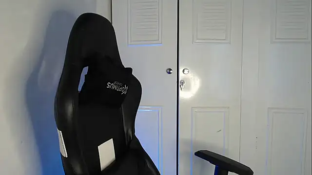 Plug Control online show from 09/15/25, 02:17