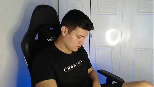 Plug Control online show from 09/18/25, 05:15