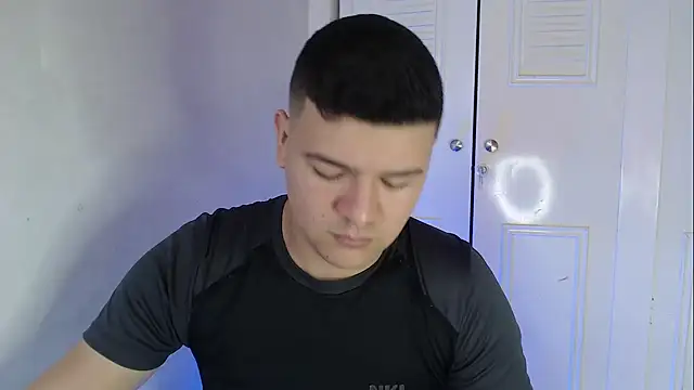 Plug Control online show from 10/11/25, 04:27