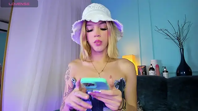 Courtney gonet online show from 01/17/25, 03:23