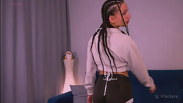 Snapshot of new_Claire chatting on 11/08/25, 04:07 new Claire online show from 11/08/25, 04:07