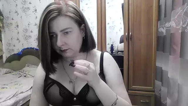 Snapshot of SophieNightAh chatting on 12/16/25, 06:24 SophieNightAh online show from 12/16/25, 06:24