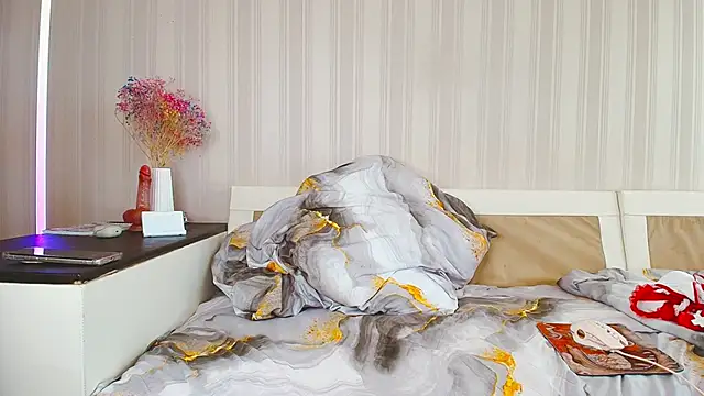 Snapshot of Meowroslava chatting on 10/10/25, 01:43 Meowroslava online show from 10/10/25, 01:43