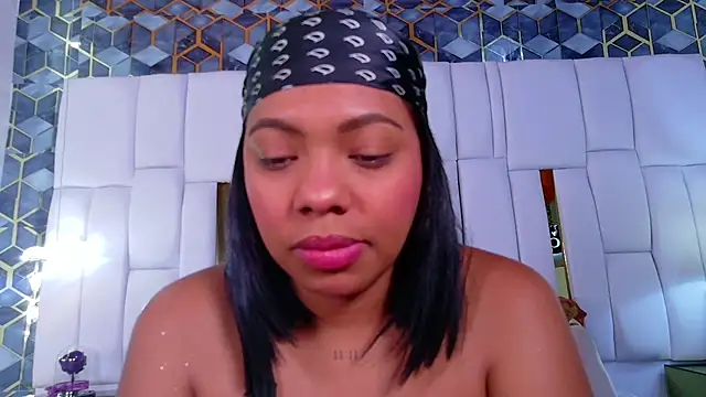 lia mariana online show from 10/10/25, 12:37