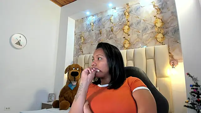 lia mariana online show from 12/02/25, 06:14