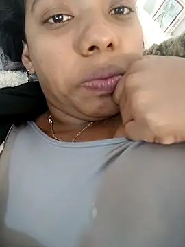 lia mariana online show from 04/25/26, 03:42