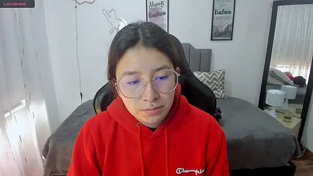 Amy joones online show from 10/04/25, 03:54