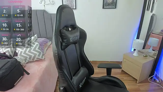 Amy joones online show from 11/17/25, 01:28