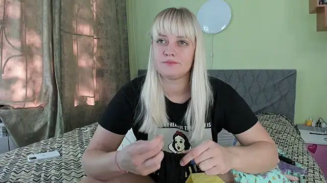 Kira Miler online show from 09/16/25, 05:52