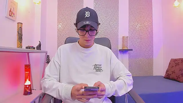 Nikolay Gregori online show from 10/17/25, 04:37