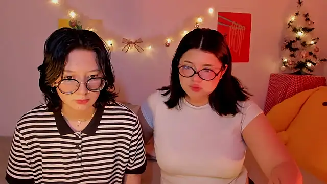 Snapshot of Gaby_Danna chatting on 12/18/25, 04:29 Gaby Danna online show from 12/18/25, 04:29