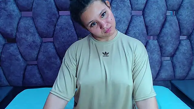 Snapshot of AlaSmith chatting on 03/04/25, 05:42 AlaSmith online show from 03/04/25, 05:42