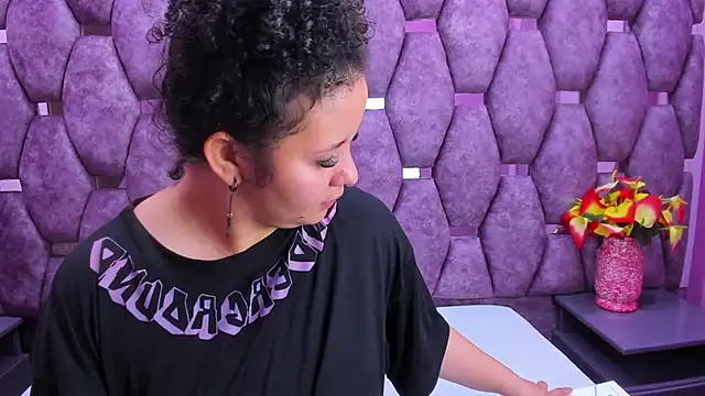 Snapshot of AlaSmith chatting on 09/27/25, 02:49 AlaSmith online show from 09/27/25, 02:49