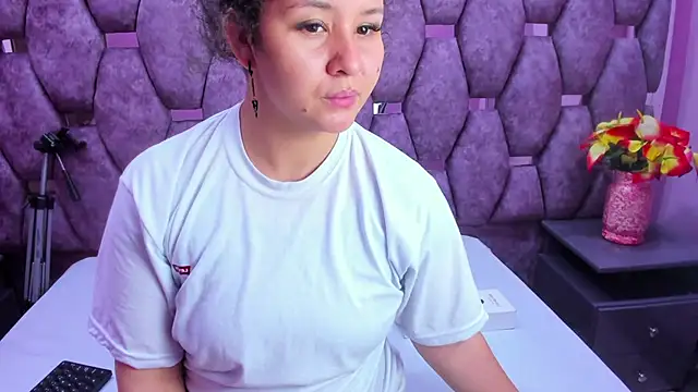 Snapshot of AlaSmith chatting on 10/01/25, 02:06 AlaSmith online show from 10/01/25, 02:06