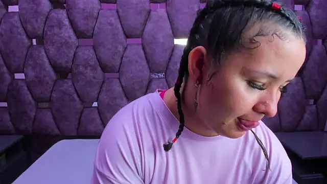 Snapshot of AlaSmith chatting on 10/23/25, 02:33 AlaSmith online show from 10/23/25, 02:33