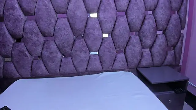 Snapshot of AlaSmith chatting on 10/28/25, 02:15 AlaSmith online show from 10/28/25, 02:15