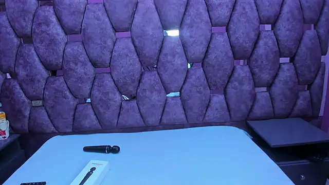 Snapshot of AlaSmith chatting on 11/02/25, 02:03 AlaSmith online show from 11/02/25, 02:03