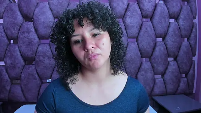 Snapshot of AlaSmith chatting on 11/03/25, 01:29 AlaSmith online show from 11/03/25, 01:29