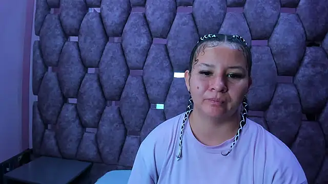 Snapshot of AlaSmith chatting on 11/18/25, 02:28 AlaSmith online show from 11/18/25, 02:28