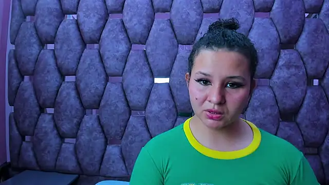 Snapshot of AlaSmith chatting on 11/25/25, 02:22 AlaSmith online show from 11/25/25, 02:22