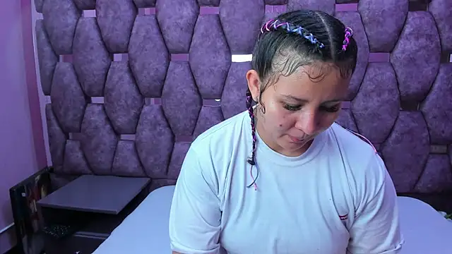 Snapshot of AlaSmith chatting on 11/30/25, 02:15 AlaSmith online show from 11/30/25, 02:15