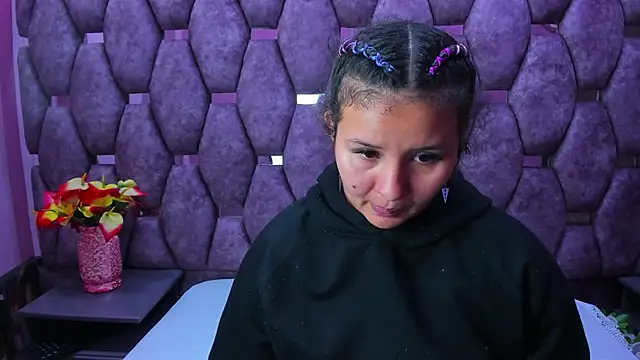 Snapshot of AlaSmith chatting on 12/03/25, 02:08 AlaSmith online show from 12/03/25, 02:08