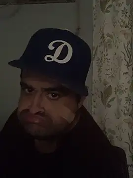 Snapshot of Miguel16i chatting on 12/08/24, 03:32 Miguel16i online show from 12/08/24, 03:32