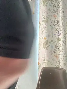 Snapshot of Miguel16i chatting on 12/10/24, 05:55 Miguel16i online show from 12/10/24, 05:55