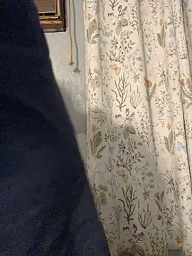 Snapshot of Miguel16i chatting on 03/08/25, 03:17 Miguel16i online show from 03/08/25, 03:17