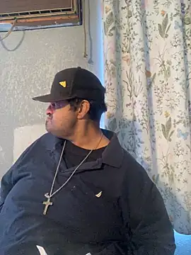 Snapshot of Miguel16i chatting on 03/19/25, 03:51 Miguel16i online show from 03/19/25, 03:51