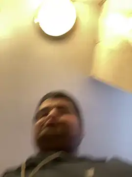 Snapshot of Miguel16i chatting on 03/19/25, 07:27 Miguel16i online show from 03/19/25, 07:27