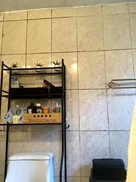 Snapshot of Miguel16i chatting on 09/18/25, 05:04 Miguel16i online show from 09/18/25, 05:04