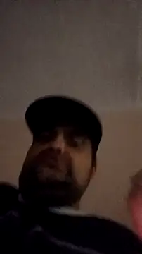 Snapshot of Miguel16i chatting on 10/25/25, 03:58 Miguel16i online show from 10/25/25, 03:58