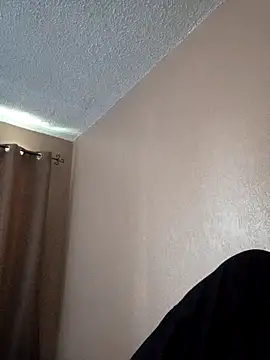 Snapshot of Miguel16i chatting on 10/28/25, 04:31 Miguel16i online show from 10/28/25, 04:31