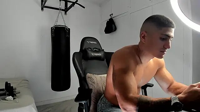 dan01  online show from 11/05/25, 02:17