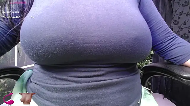 Snapshot of kalpanaaishaa chatting on 10/02/25, 10:11 kalpanaaishaa online show from 10/02/25, 10:11