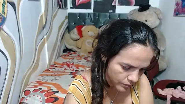 Snapshot of manzanahot9 chatting on 02/24/26, 07:45 manzanahot9 online show from 02/24/26, 07:45